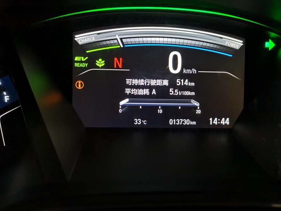 本田cr-v-想请教一下各车主，我朋友的一部CRV,原来行驶正常，上段时间借人用，不知调了什么，现在开车时经常在车内听到嘀嘀嘀的提示还是报警声，有时是靠近停车场柱子或车才响，有时天到外面也长响，有时停着也响，声音很小，查不到是哪里报警啊。
另外他这个是低配，倒车时是象这样，没有辅助线的吗？还是要设置的？谢谢