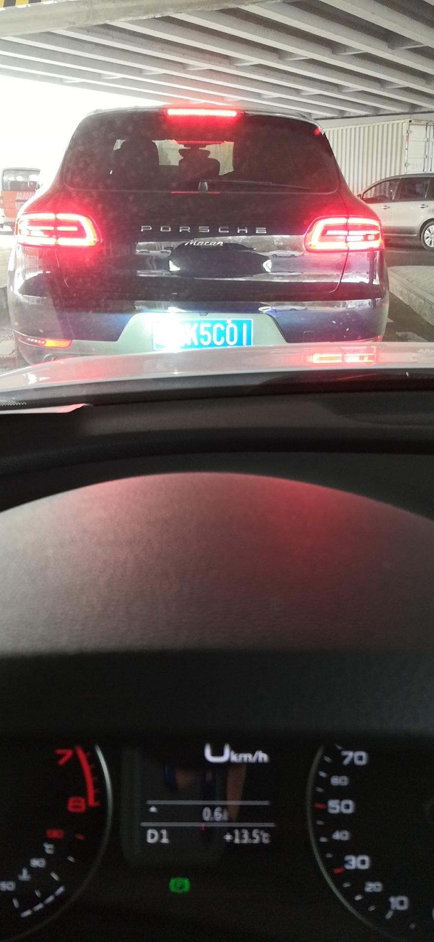 奥迪a3-冬天了，空调开暖风为什么只有主驾驶左侧和副驾驶右侧有热风，中间那俩怎么没有
