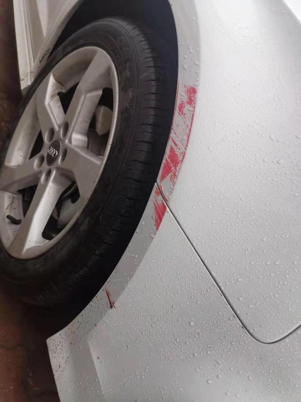奥迪a3-请问这种被别人刮了前面，没有划痕险，需要报交强险还是自己修？新车的交强险是950