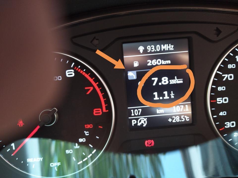 奥迪a3-想知道这两个数字代表什么意思？油耗吗？