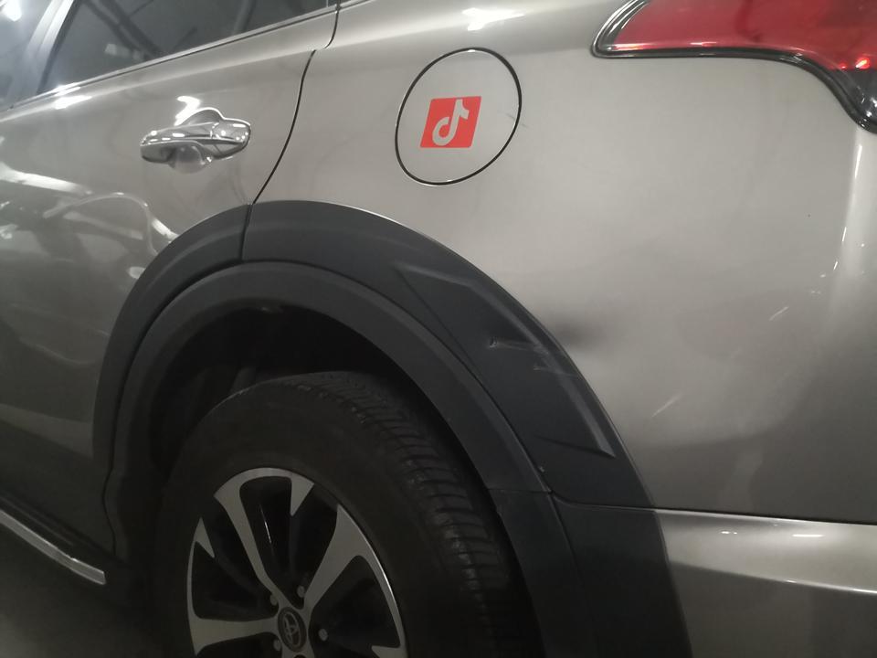 rav4荣放-请问下rav4 18风尚X版 后轮翼子板上黑色的塑料叫什么？不是轮眉。谢谢！