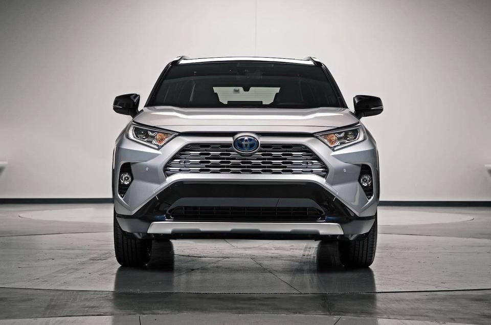 rav4荣放-新荣放麋鹿测试68km/h，可不可以在底盘增加防倾杆，在发动机加顶巴，增加他的过弯稳定性？大家有没有意见，一起交流下撒。
图片来自互联网，如有侵权，请联系删除！