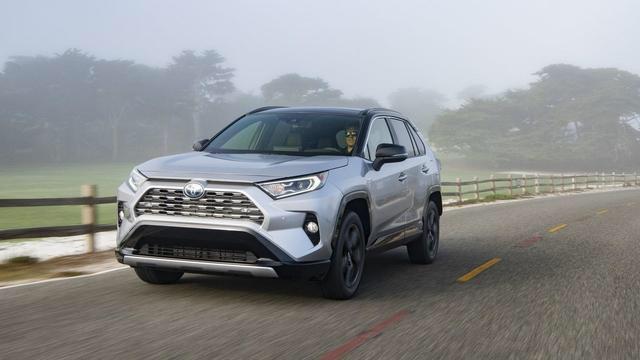 rav4荣放-新荣放麋鹿测试68km/h，可不可以在底盘增加防倾杆，在发动机加顶巴，增加他的过弯稳定性？大家有没有意见，一起交流下撒。
图片来自互联网，如有侵权，请联系删除！