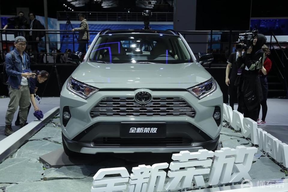 听说RAV4荣放新款要上市了？这车南哥你怎么看怎么说？