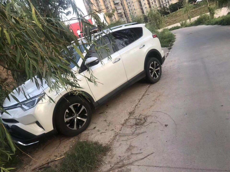 rav4荣放-17年荣放二手车多少钱能办下来？