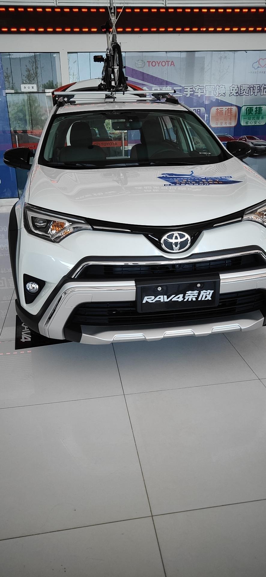 rav4荣放-今天周口提的风尚裸车加保险19万1，不上牌，没交税。送真皮，车衣，5年机油，行车记录仪。