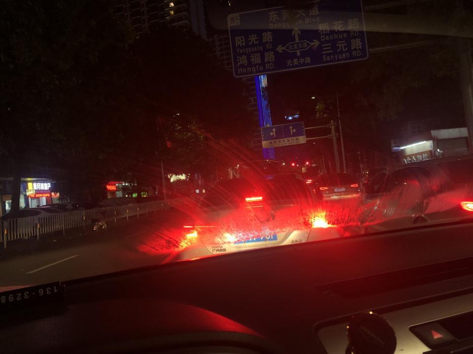 rav4荣放-您好，师傅
车型：丰田rav416款荣放
问题：每次开空调，前挡风玻璃都会起雾，吹玻璃那里没开，都会出风，该如何解决？