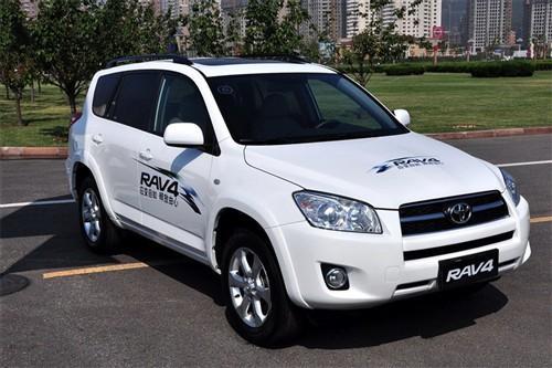 rav4荣放-请问老款RAV4。09款，方向盘沉，感觉里面像生锈，没有润滑油的感觉，打方向一顿一顿的。保证车跑直线太难了，要不停的左右打方向，即使这样也明显感觉车头在道路中间左右摆动。求大神指点可能是哪里出问题了