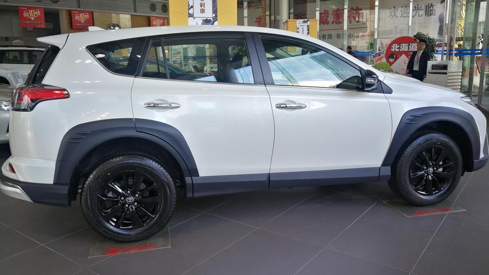 泉州现在购买RAV4荣放2019款风尚X限量版国六的有吗？落地价最低大概多少钱？求解，谢谢！