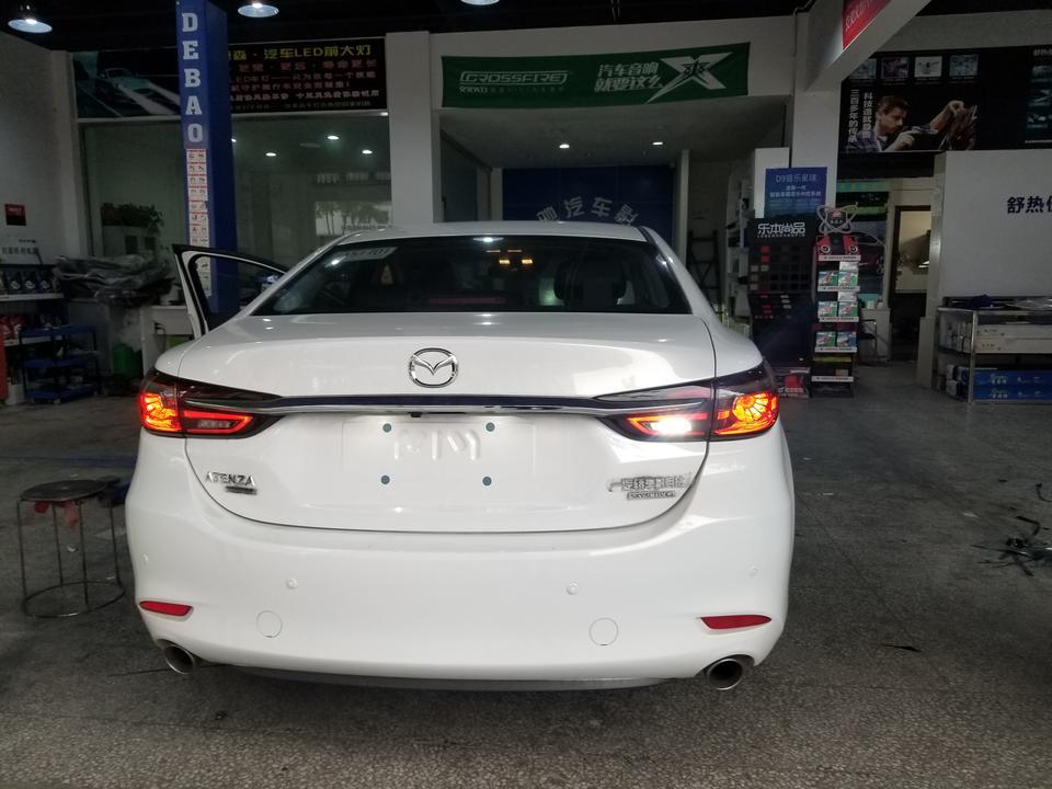 20款阿特兹倒车灯是几个我的右边亮，还有化妆镜的灯，角度稍微大一点就不亮