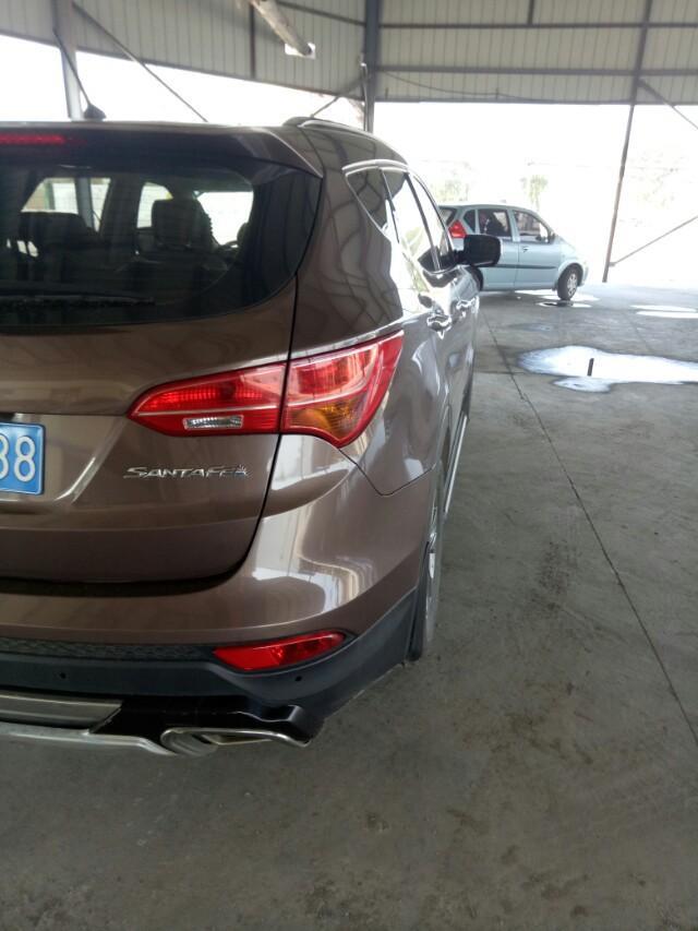 rav4荣放-请问一下荣放的车灯是什么材质的？