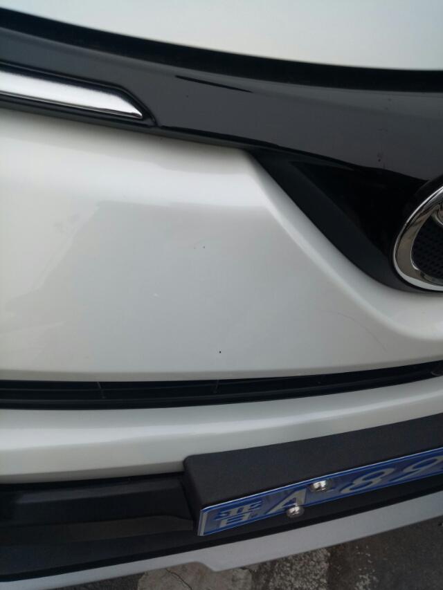 rav4荣放-有哪位朋友知道车前部被小石子砸的小洞怎么处理？另外如何防止被砸有东西可以安装的吗？
