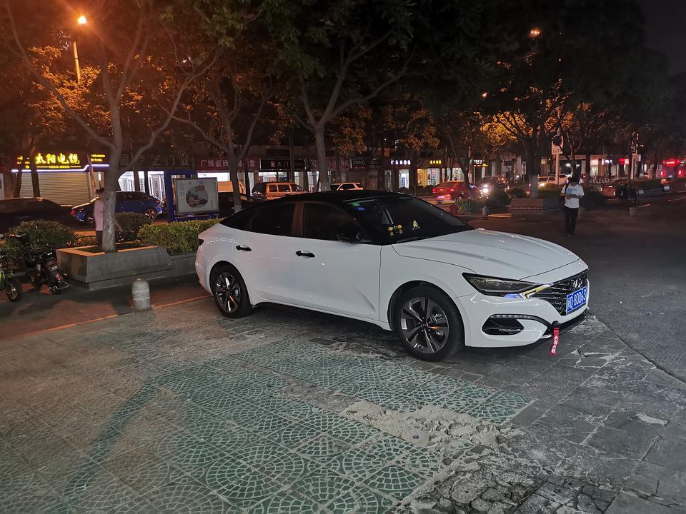 la festa 菲斯塔-大家菲斯塔的车子，如果后视镜，拉手都改亮黑色，怎么改？我贴膜的会起边角