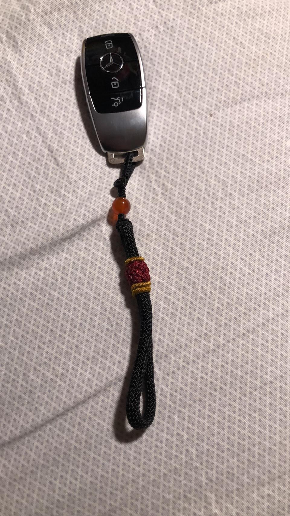 奔驰e级-E300L3档降2档顿挫明显～另外正常行驶碰到红绿灯停车后档位一直显示D2，请问你们的有这些情况吗？