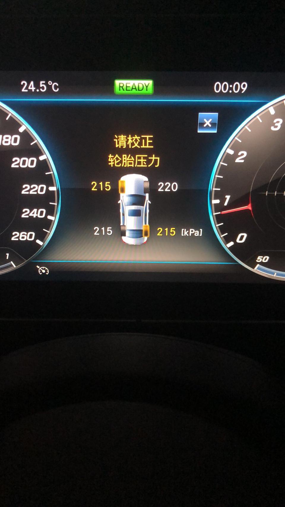 奔驰e级-刚刚开回来就车胎压力报警了，问了销售调成图二了，我想问问右前轮高5kpa会有什么影响吗？