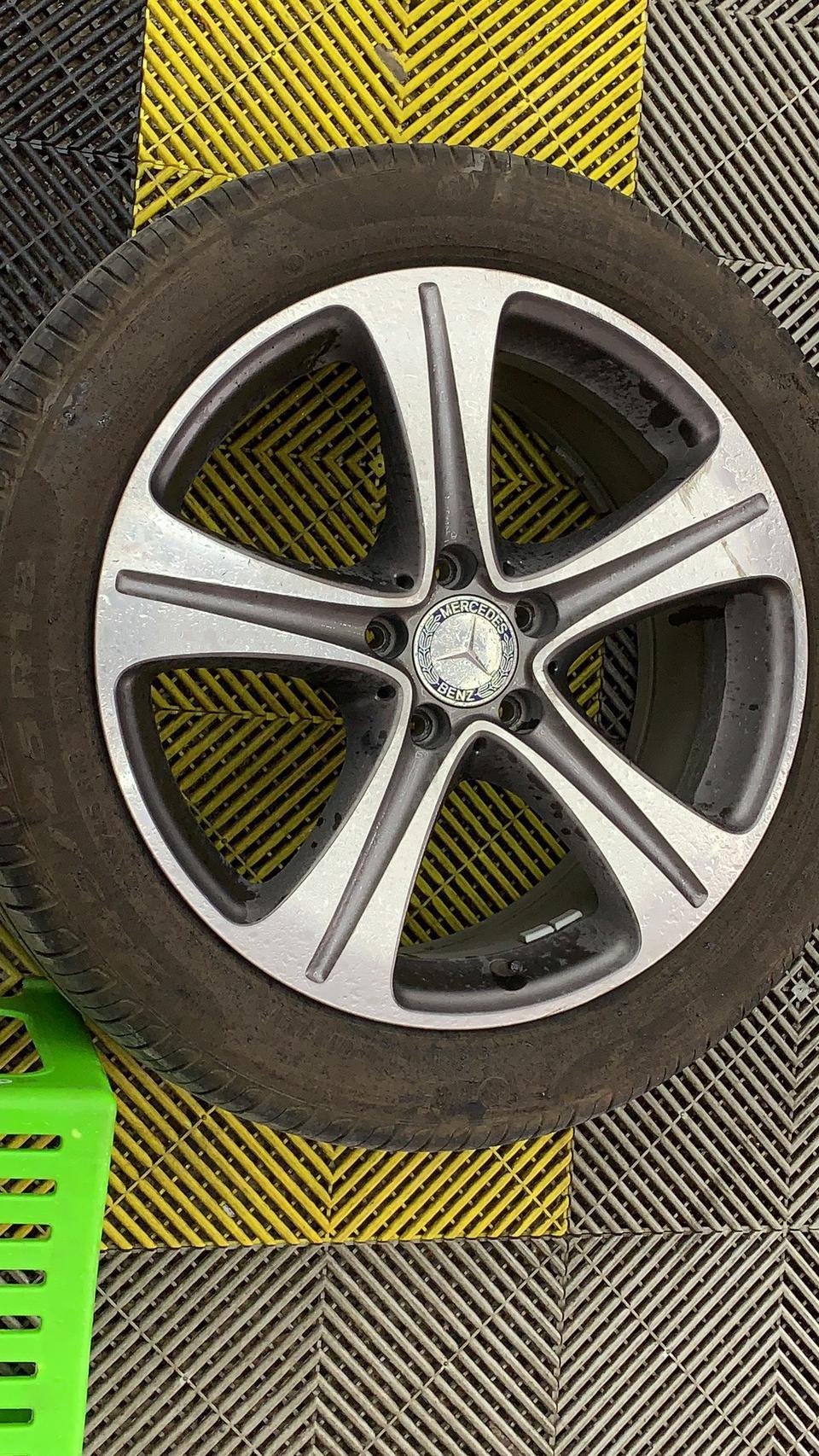 奔驰e级-18款200L，前后245/45/R18轮胎轮毂，换成前245/40/R19和后275/35/R19轮胎轮毂，对车辆有什么影响？是好是坏？（图1为原胎，图2/3为刚换的）