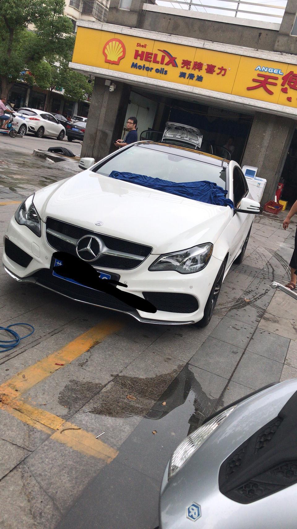 奔驰e级-2014年E200进口双门轿跑 现在六万公里 爱惜的特别好 请问现在能卖多少钱？置换划得来吗？想置换新E系列 各位大神帮忙指点指点