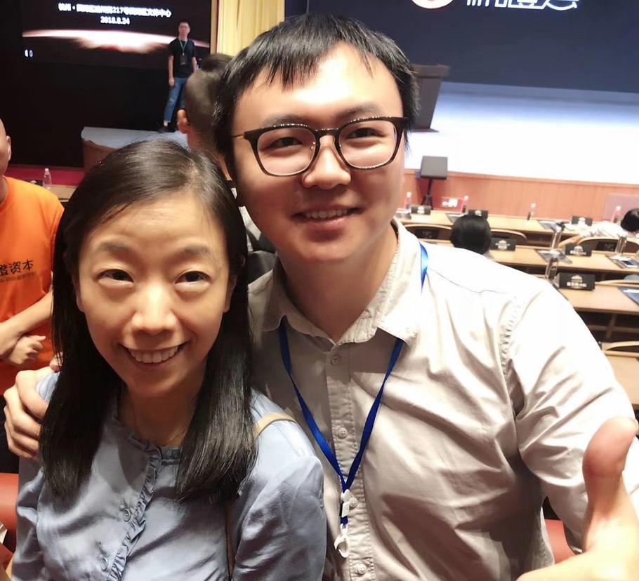 奔驰e级-奔驰E300L时尚款落地价46.3万，E260L落地价41.3万，坐标深圳，我对动力没啥要求，对我来说两款发动机都一样开开，但是两款车配置稍微有点点不同，该怎么选？请高手指导哪个性价比高一些