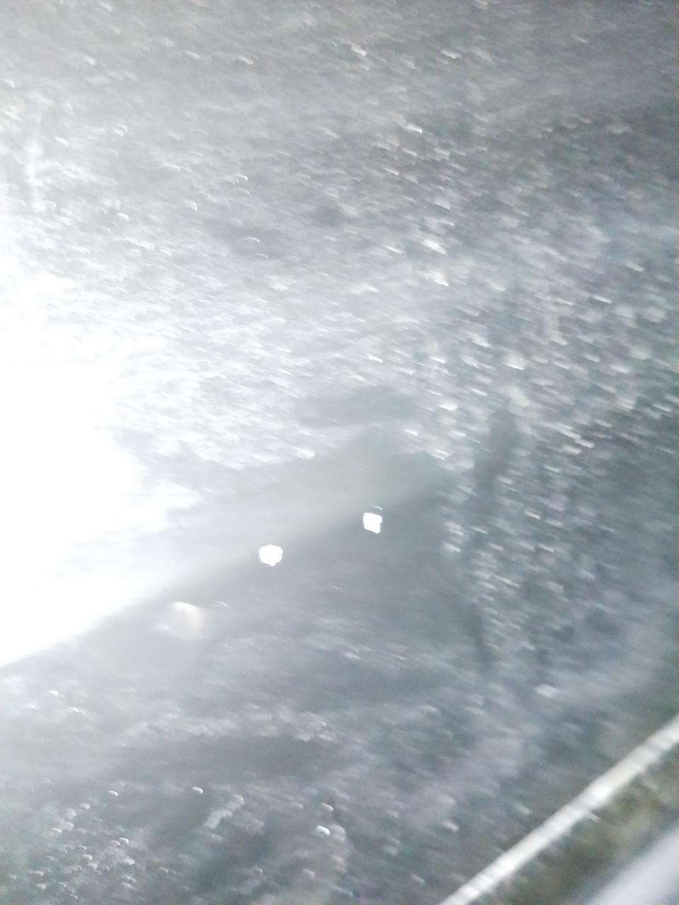 黑色冠道的车漆是不是比较薄呀，感觉稍微碰一下就会掉漆。今天在停车场，车门就被临近的车挂掉了两片漆，有什么好办法做好防护吗？比如说车身防撞条等，请各位大神指点一下！
