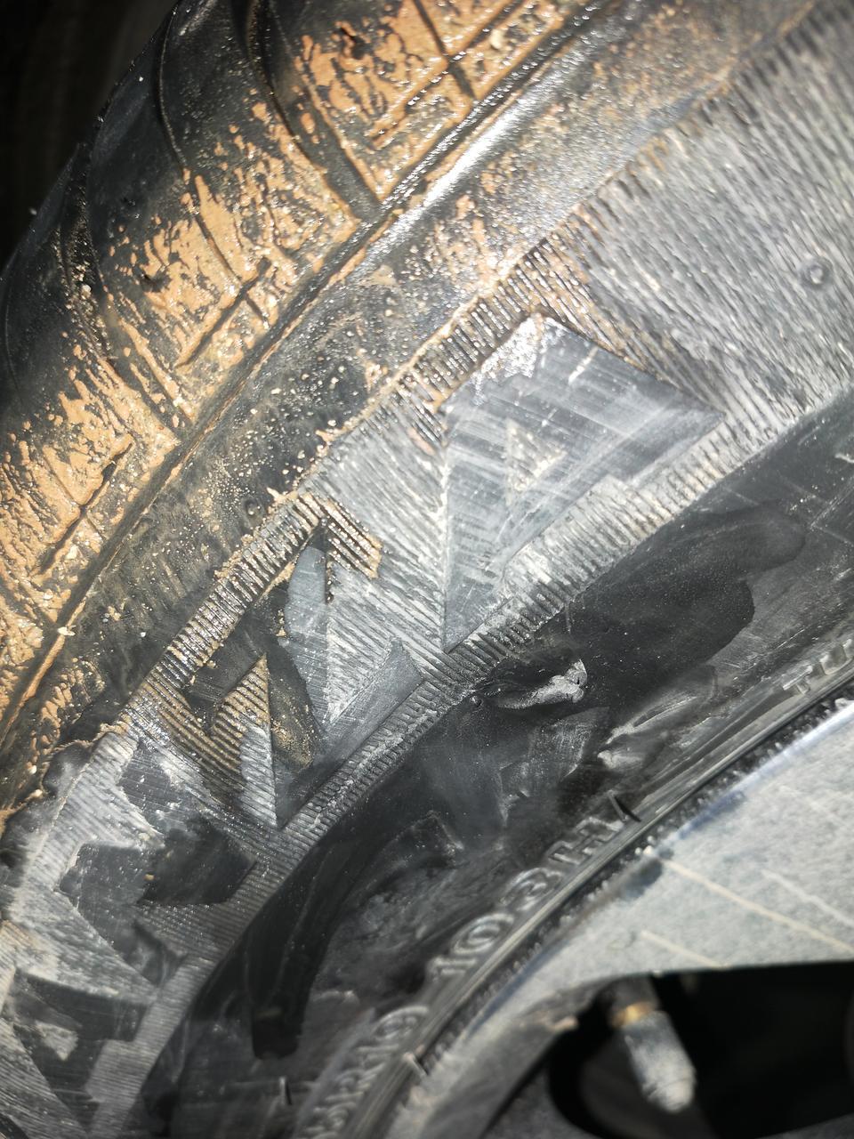 冠道-今天雨大，靠边停车时前轮蹭到马路牙了，轮胎侧面划强了，请教一下需要怎么处理？