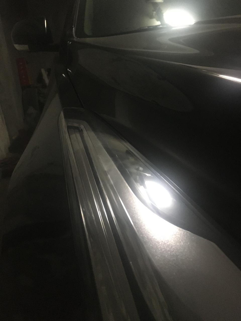 凯迪拉克ats-l-新车6000公里 两只大灯内部顶侧 这是水气还是水渍？能自己好吗？