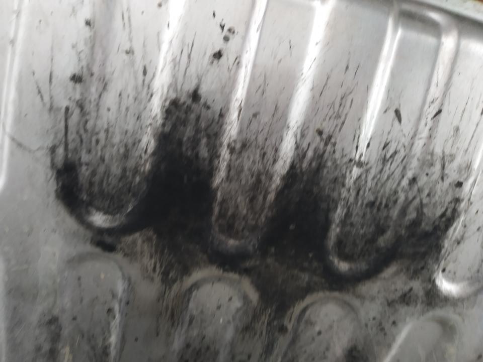 凯迪拉克ats-l-排气管是有流水孔还是破了？