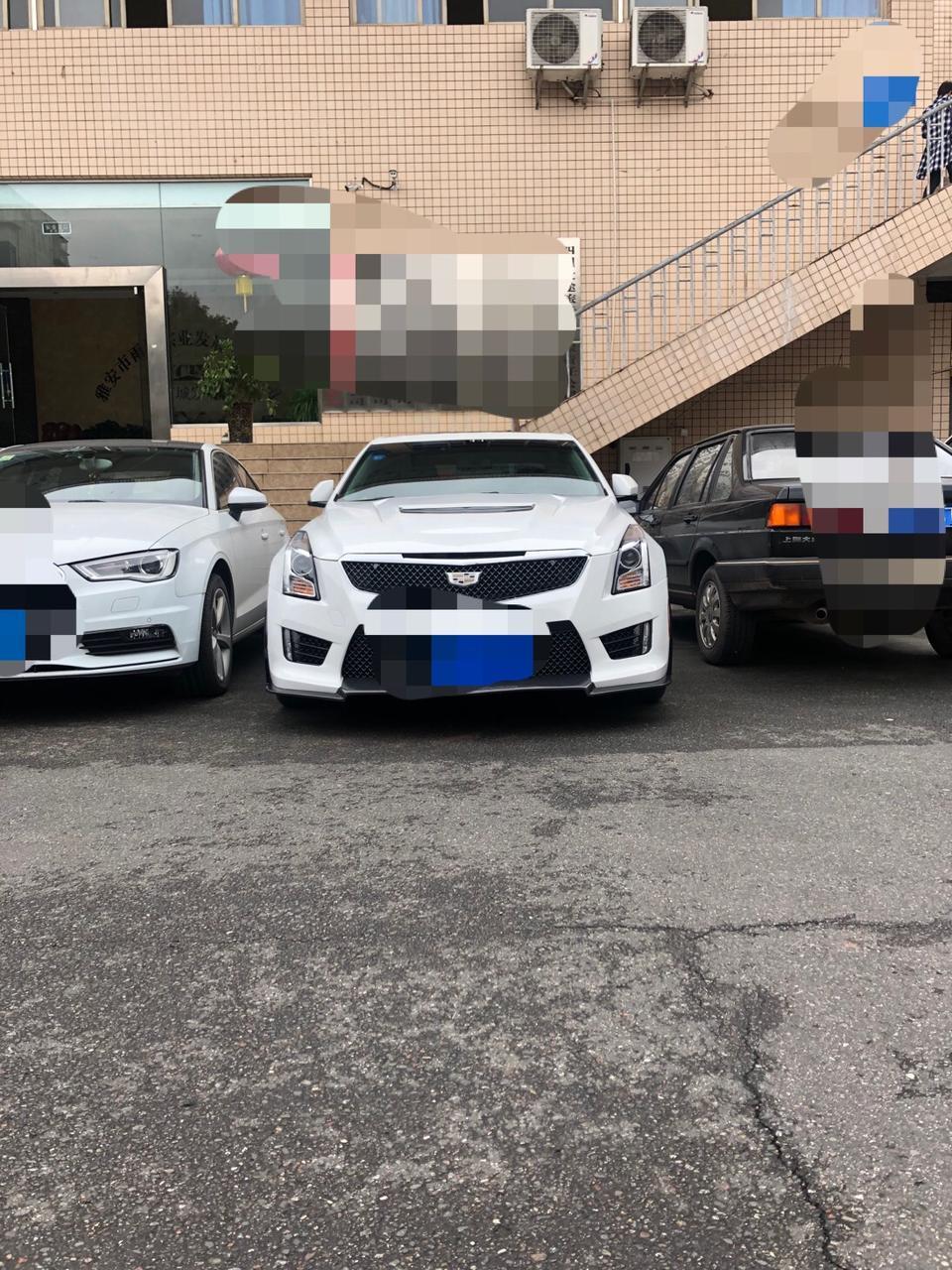 凯迪拉克ats-l-双层隔音夹胶玻璃加bose的主动降噪同级隔音最好 动力同级最好 内饰不说好看 至少全是逢线皮质 也能看得过去吧 全系bose音响 低音美极了。标配的布雷博卡钳更是同级少有！买车10个月上了海外v。 正在攒钱上锻造v轮 不考虑动动力 纯粹的外观党！