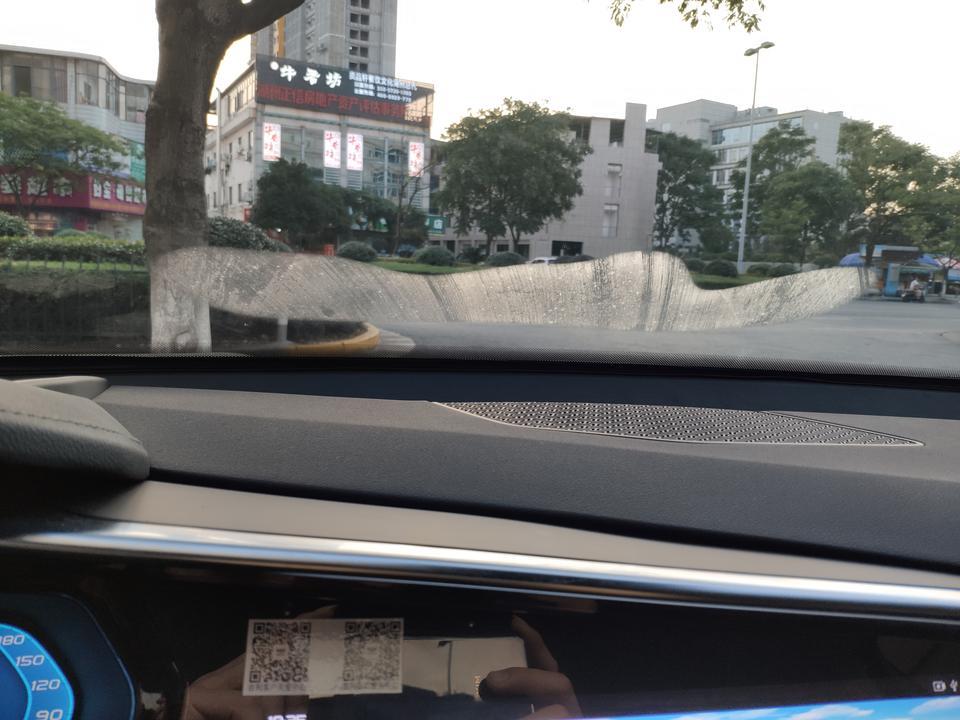 星越-请问钱挡风玻璃外面的雾气怎么解决，一到晚上就特别容易出现，我车内空调开22-24，有没有车友发生同样的问题？
