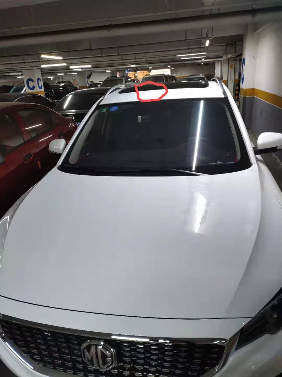 你好，本人的名爵zs本想自己贴个全景天窗膜，没想到自己没贴好，用刀片裁剪边的时候还把全景天窗前段的密封胶条切开一个1厘米的小口，请问要紧吗？天窗会漏雨☔️吗？需要更换全景天窗密封胶条吗？求帮助！谢谢！