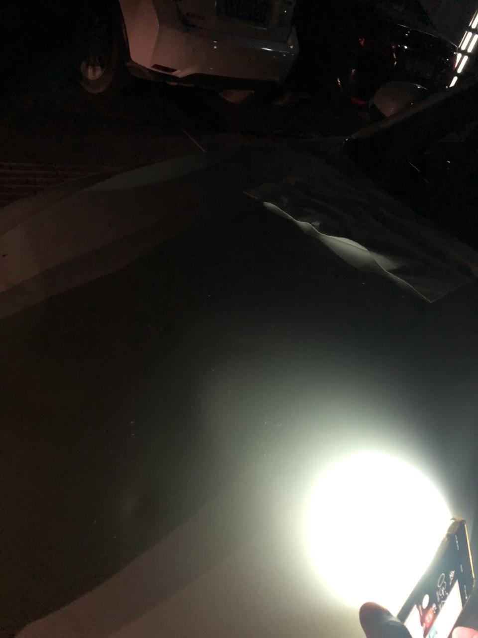 名爵zs-引擎盖的坑 有什么方法能弄好 
钣金的话怕伤漆  不弄看着怪堵心的