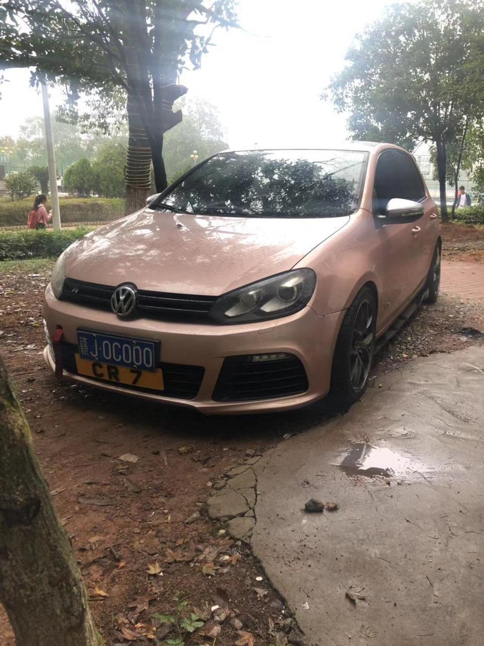 11年高尔夫，改了R20外观，绞牙避震，运动座椅，排气，六万二买值得吗？各位