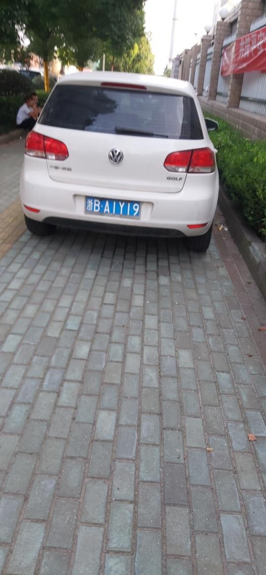 这辆高尔夫是第几代？还有卖的吗？