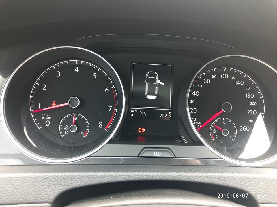 请教各位车友，高尔夫2019款1.6L自适型跑了110公里全程开了空调，我上两张开始启动图和停车结束图，车友们看看图耗了多少油