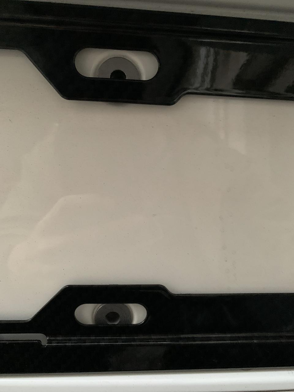 新款大众cc有没有专用的车牌框，我淘宝买了一个定制款 结果后面螺丝对不准