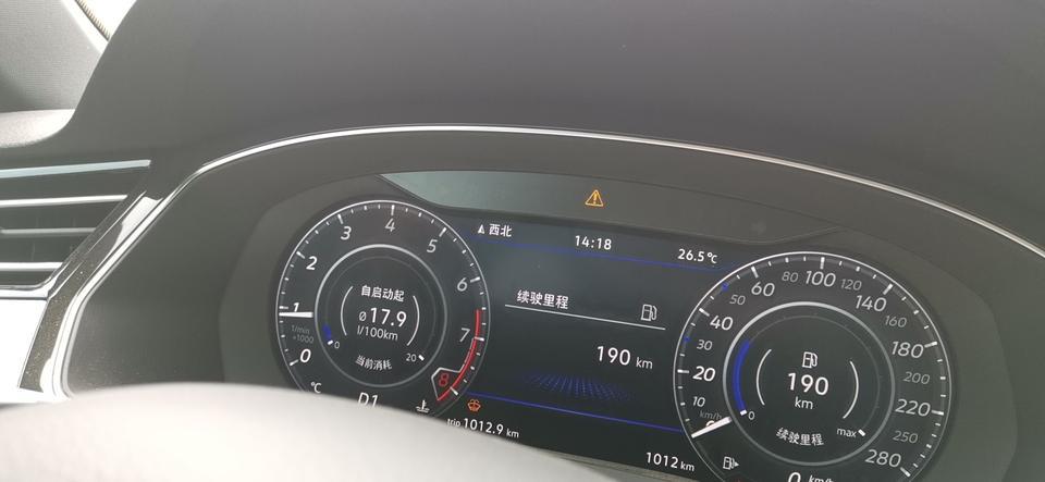 大众cc-请问下这个灯是什么意思，刚提的车就亮了，严重吗？