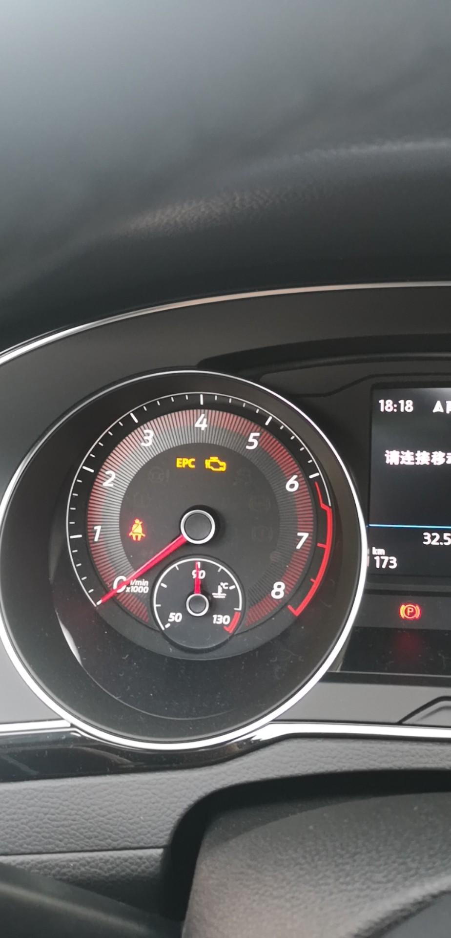 大众cc-请问这个两个标志打火就会亮，开始动了就不亮了，是正常情况么