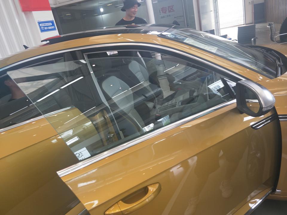 昨天刚定的大众cc330魅颜版26万落地，加3m膜还有隐藏式记录仪  脚垫，踏板。亏不亏？