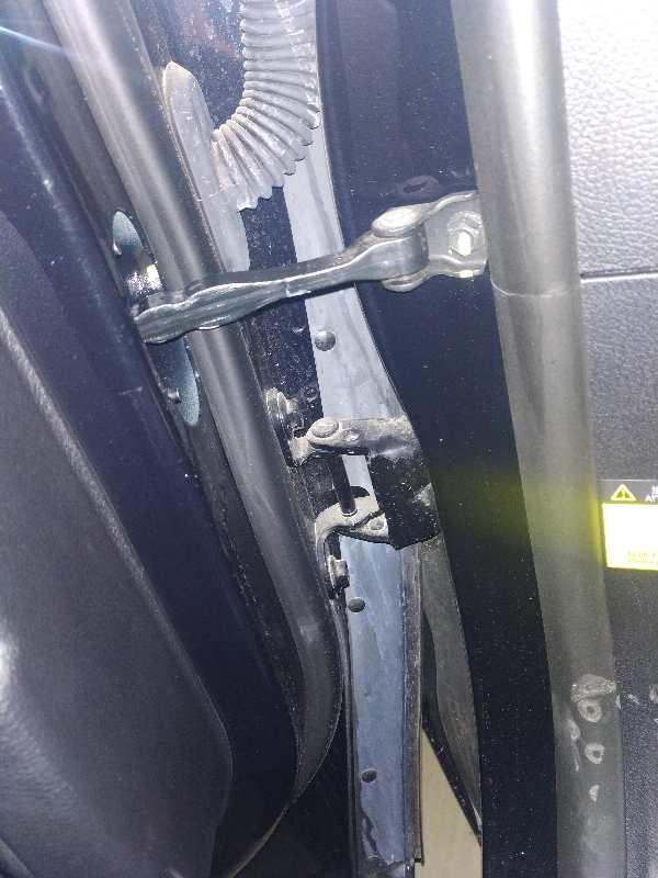 大家好，买了一辆1499燃油版唐，今天去提车，感觉是展示车，车面有一道划痕，不明显，车里面的坐垫保护套也没有（就是那个白色的套子）遮阳板没有保护膜，仪表盘没有保护膜，表显公里已经跑了37公里，轮胎看起来好像是在外面跑过一样。而且在车门上有很明显的贴过东西的样子，（这点我不确定，下面附图）在第三排有明显的脚印。是19年6月份的车，国五，保险买了，钱也付了，怎么办？