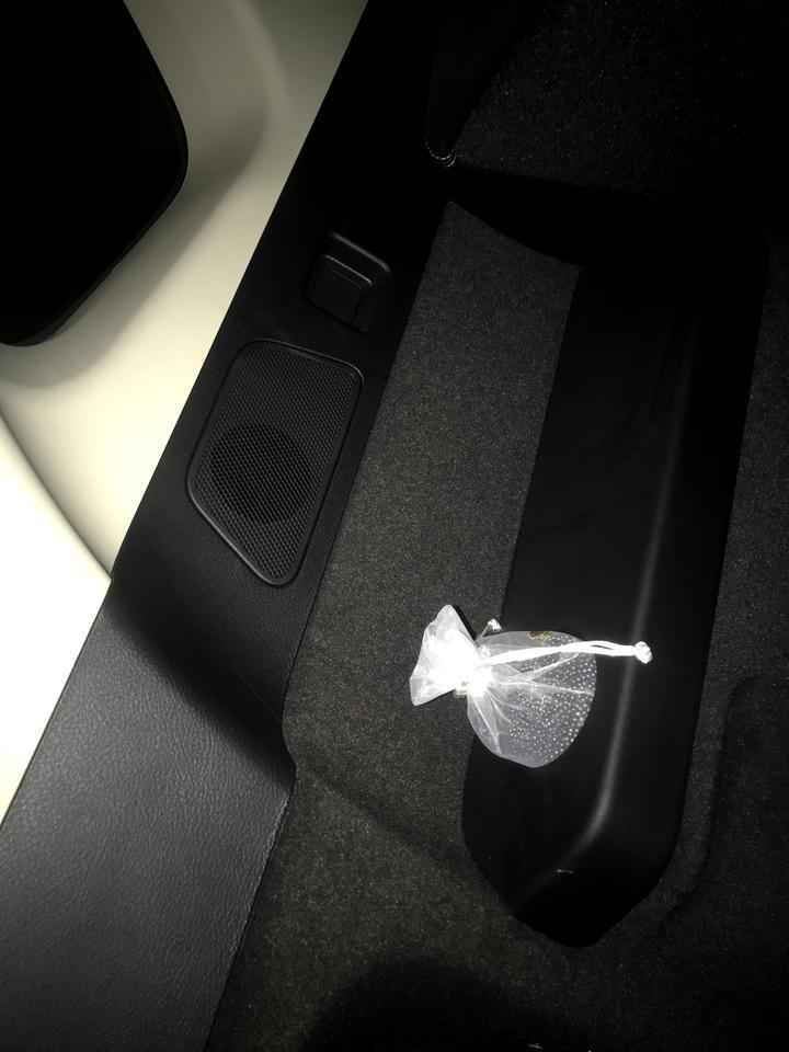 唐-后备箱喇叭没声音为啥？我是尊贵5座，喇叭和尊荣一样都是9个