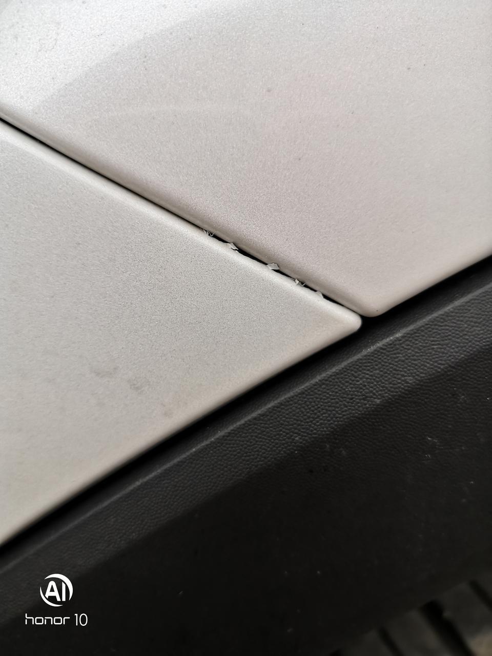 各位燃油唐车主，我今年5月底提了一辆1499的车，刚2800做了首保，今天无意间看见车前保险杠和叶子板接缝处掉漆 两侧都有！黑色塑料漆已经露出来了！不知道是出厂就这样，还是4S店做过手脚！所以请问下光大车友看看你们的车有没有这个情况…