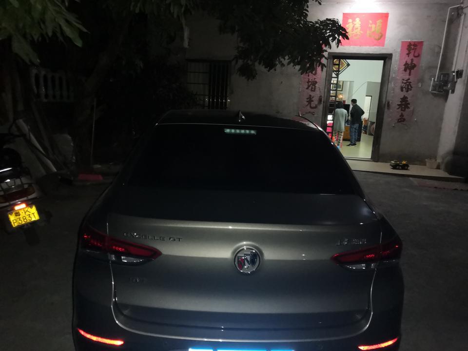 别克英朗是不是会自动开启空调的？有时不启动车也不开启空调的情况下人坐在驾驶座上空调会自动开启的？还有时熄火后空调风扇还在转的，开车时压根就没启动过空调，为什么熄火空调也会转？？？求大神们给点意见我是不是买了台假别克英朗