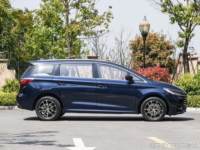 比亚迪宋MAX12.99顶配旗舰版和比亚迪唐燃油版14.99尊贵型该怎么选择？？？？？？