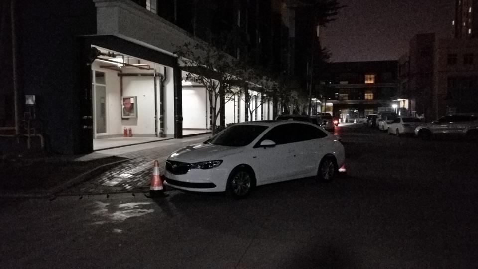 英朗-互联精英款后视镜怎么折叠啊，我用力掰都收不回来，再用力怕坏了