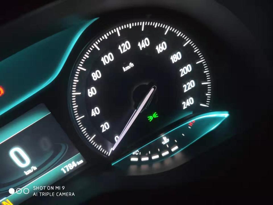 我的新英朗 在正常行驶中 水温表显示水温高 时有时无 该怎么办？