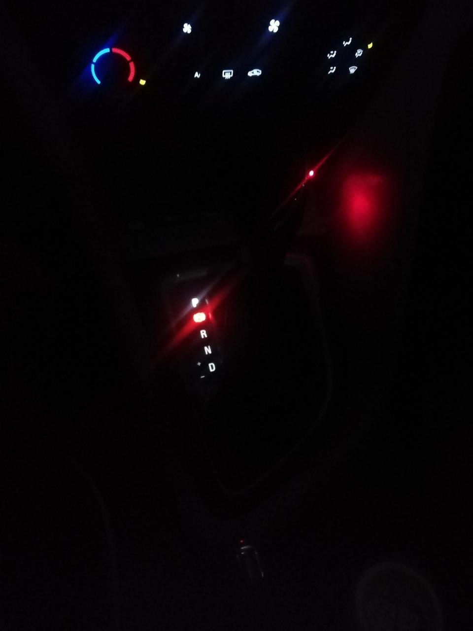 18款别克英朗，档位挂在P挡，踩刹车，档杆疙瘩响正常么。