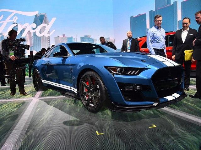 mustang-我想最近入手这款车19的。
但是不太懂美版进口平行车，或者其他版的，有大神帮我分析一下，各个版本在售的区别吗？还有多了什么价格的差异这样。
