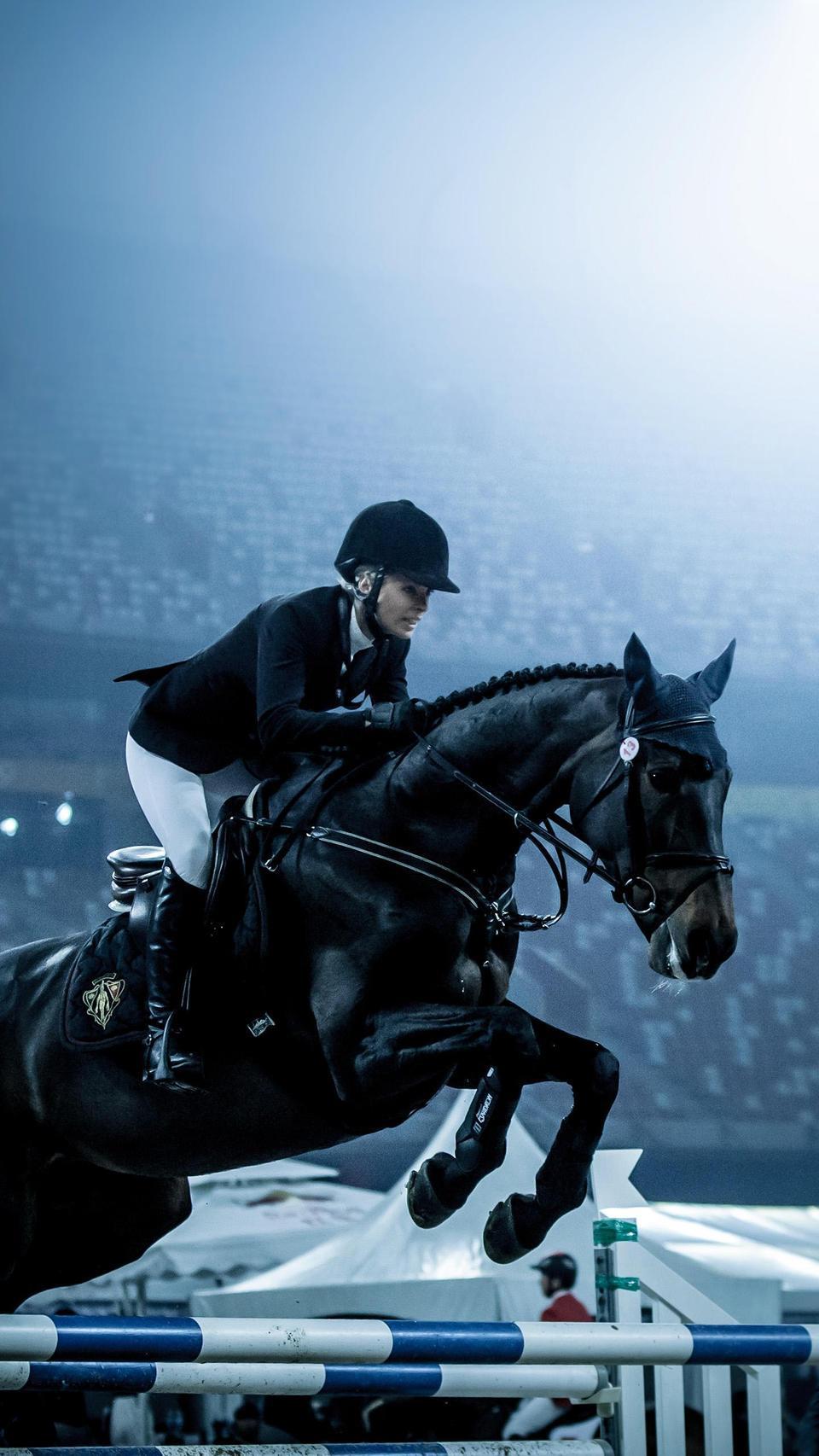 mustang-现在想人手2. 3T的野马，中规加规纠结中，有没有大神来个对比指导建议呀！纠结的快生病了！想要大屏，19或21的轮毂，再来个全段排气，难受