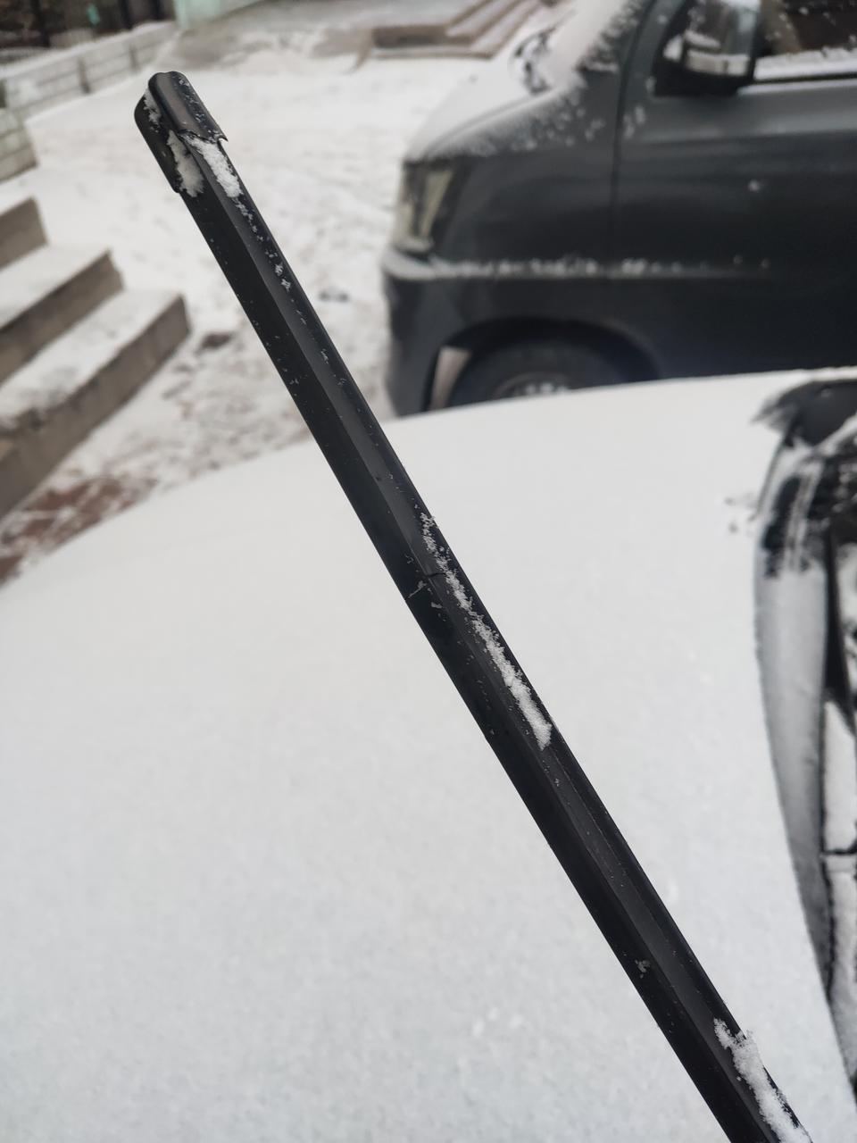 19天籁雨刮器有裂痕，这个是不是坏了