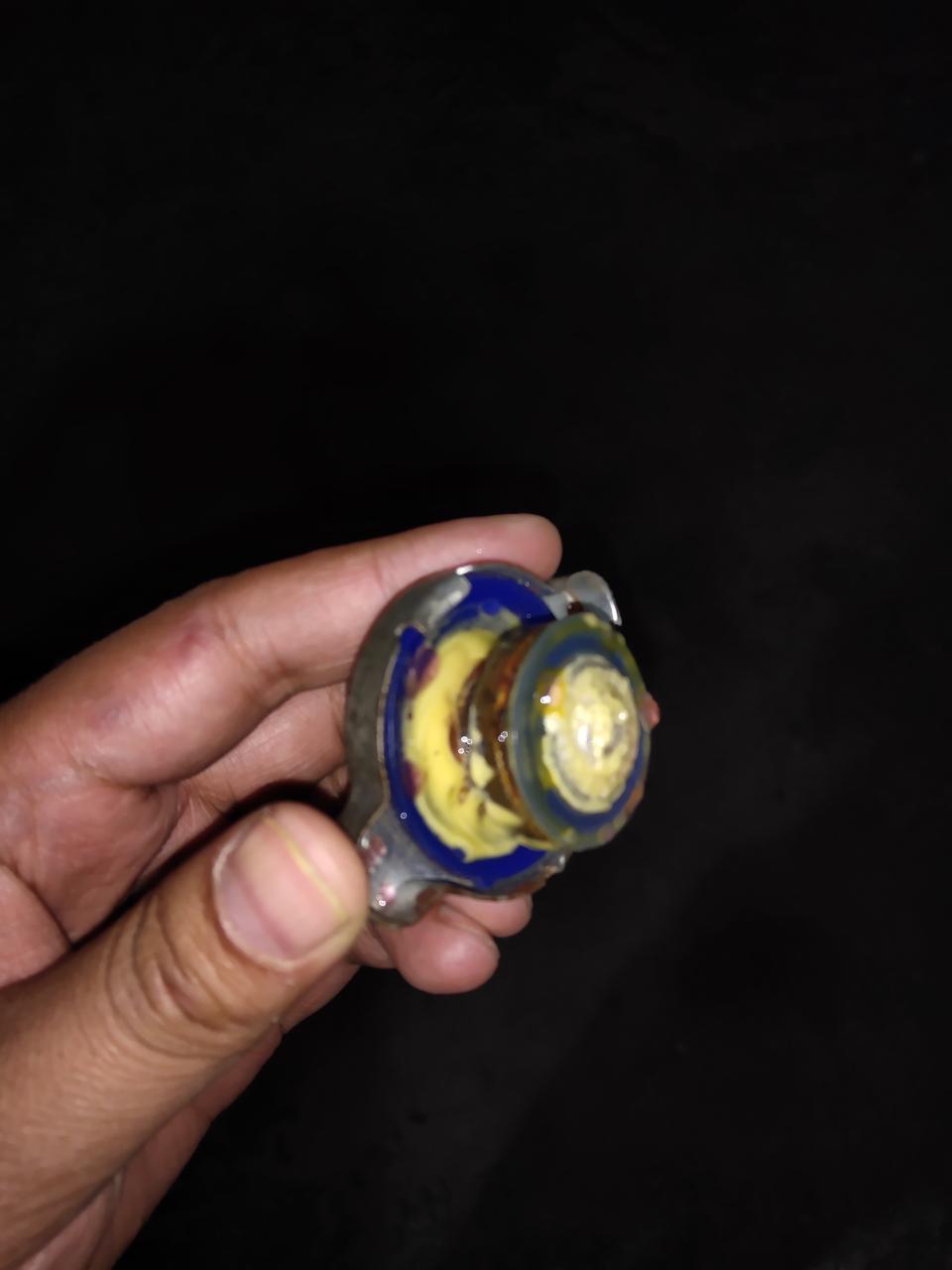 08天籁2.5尊雅版，突然听到发动机噶次响加不上速，靠边停车打开机盖冒白气有焦味，叫拖车去修理厂，师傅拧开水箱盖看了说是拉缸了，求助是否属实，是否需要大修