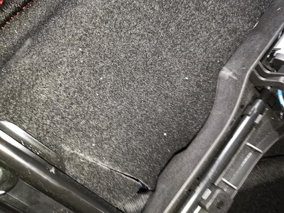 2019款天籁质量很差，主驾驶座位下地板有两道爆裂裂缝，像是被刀割，天籁的品控真的是那么差吗，我的车才1900公里，真让人心寒
